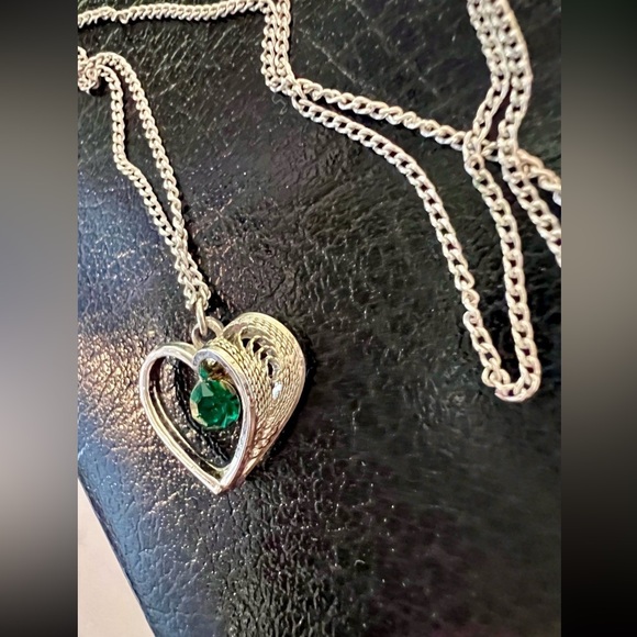 Vintage Emerald Green Stone Silver Filigree Heart Pendant Necklace - Picture 11 of 11